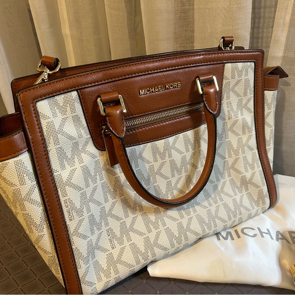 MK Selma LG Satchel and Wallet Set - Picture 2 of 7